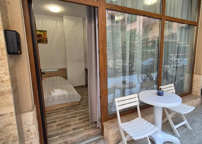 アパート студио лазур ポモリエ